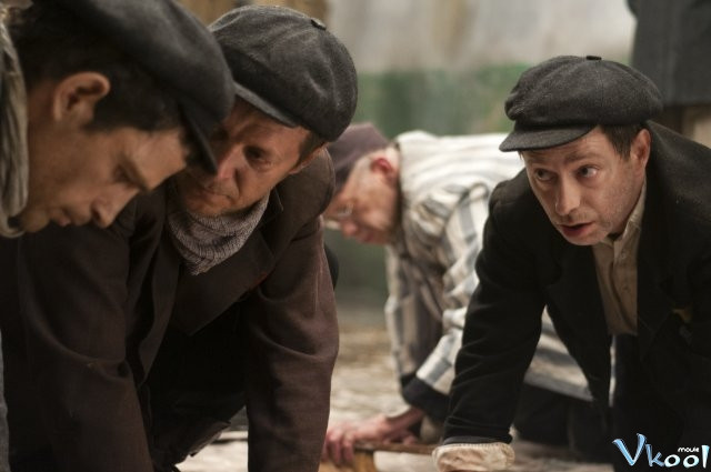 Xem Phim Tình Phụ Tử - Son Of Saul - Vkool.Net - Ảnh 2